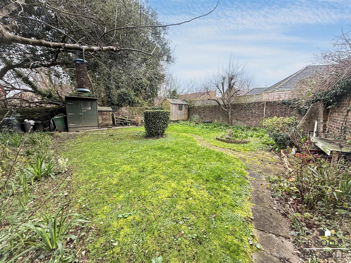 2 Bedroom Apartment. 9 Upper Avenue in Eastbourne,  8